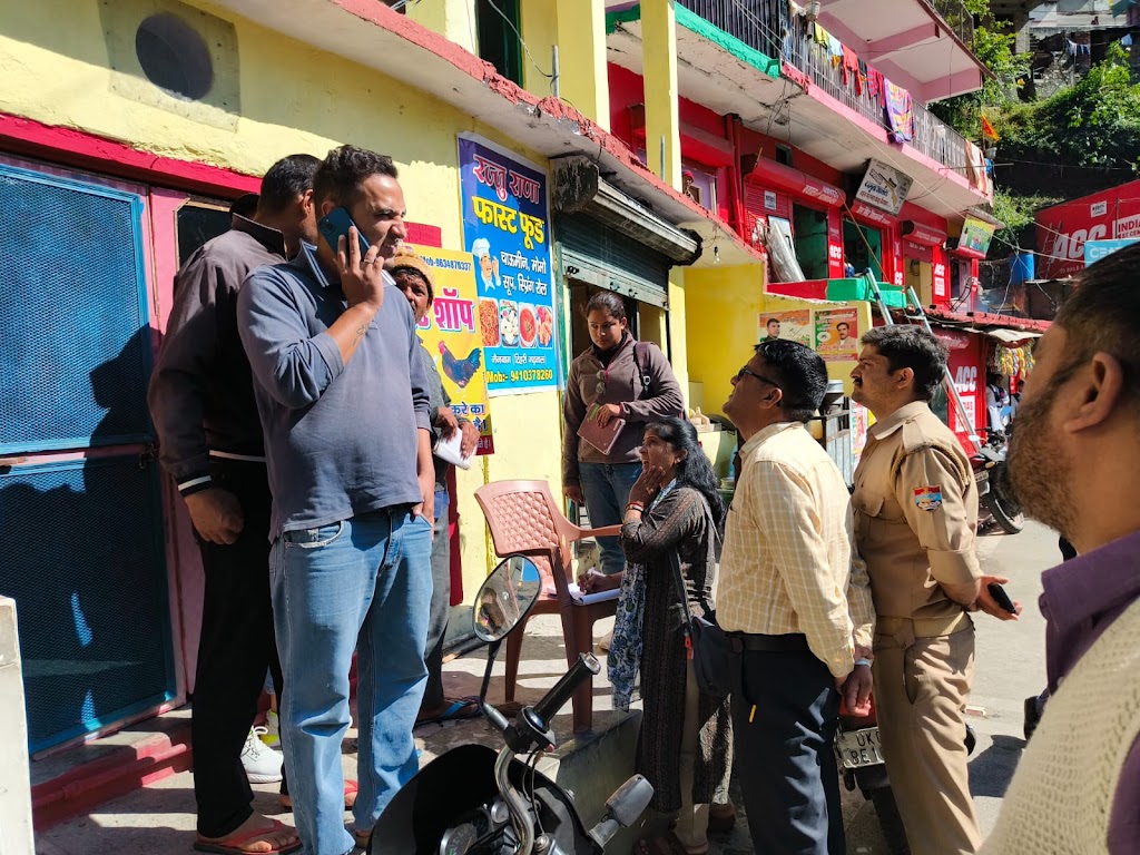 त्योहारी सीजन में मिलावट को लेकर खाद्य सुरक्षा विभाग अलर्ट, नैनबाग में 8 खाद्य प्रतिष्ठानों को नोटिस जारी